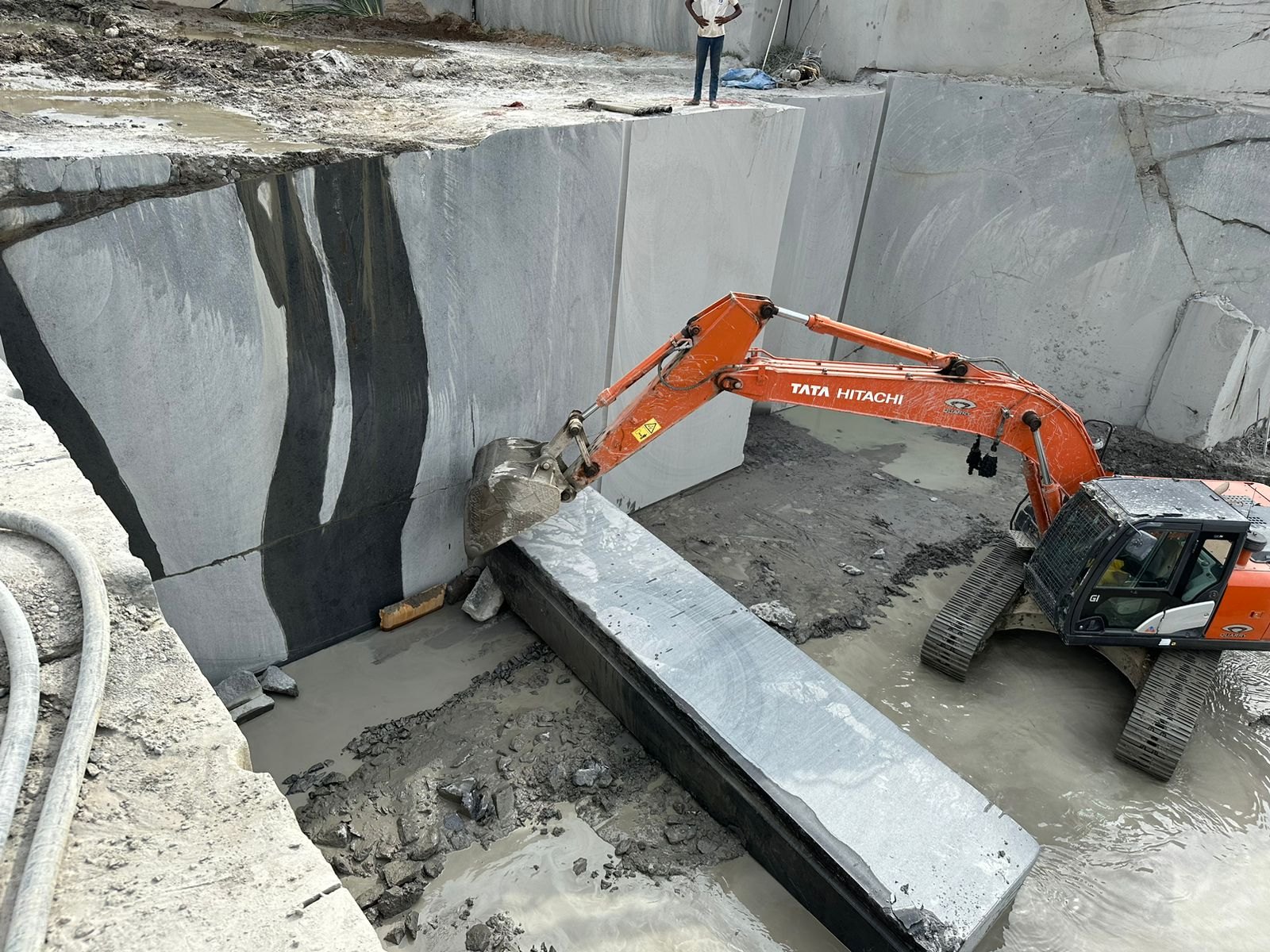 black-granite-block-cutting.jpg